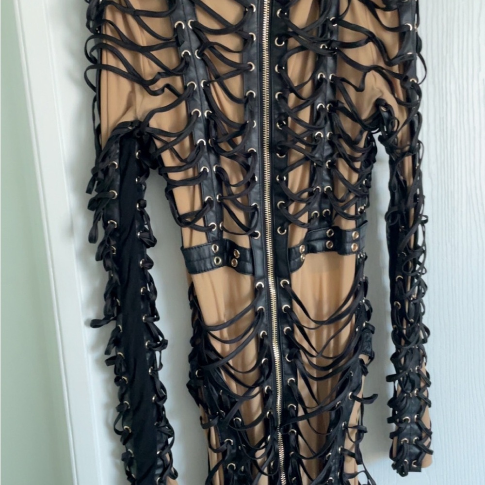 House of CB Black and Tan Lace-Up Detail - Picture 11 of 11